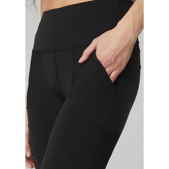 Alo High-Waist Cargo Legging - Picture 4 of 11